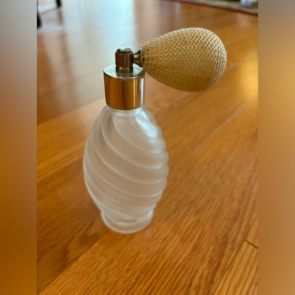Vintage perfume bottle - Picture 1 of 1